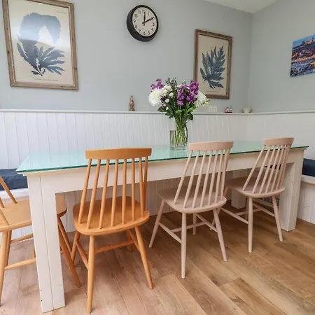 21 Eskdaleside * Whitby