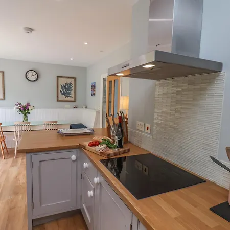 21 Eskdaleside *