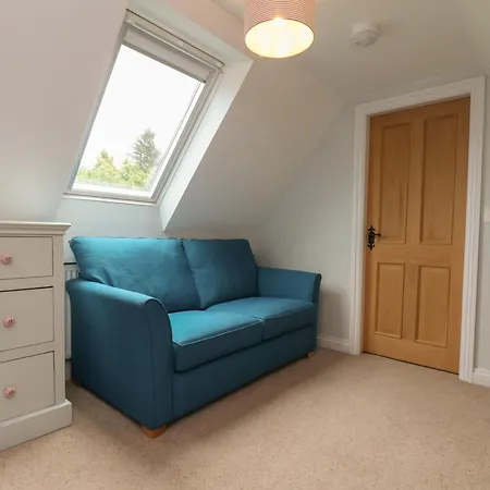 21 Eskdaleside *