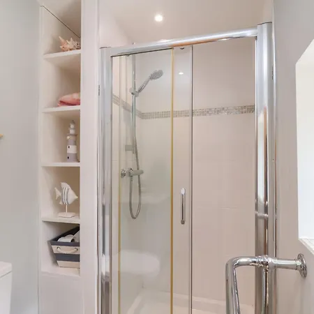 21 Eskdaleside * Whitby